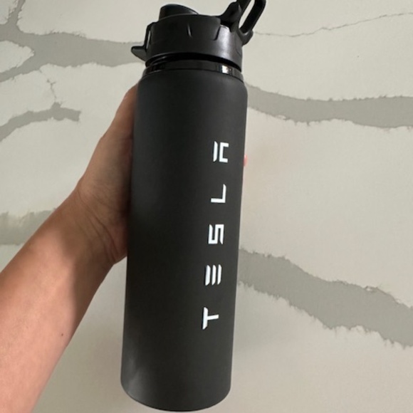 Tesla Aluminum Water Bottle 28 oz Brand New, Color Black - Picture 3 of 3